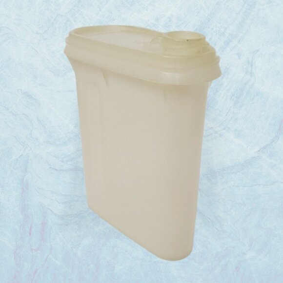 Vintage Tupperware #792 - 1 Quart Slim Beverage Container - Flip Top Lid in Whi - Picture 1 of 2